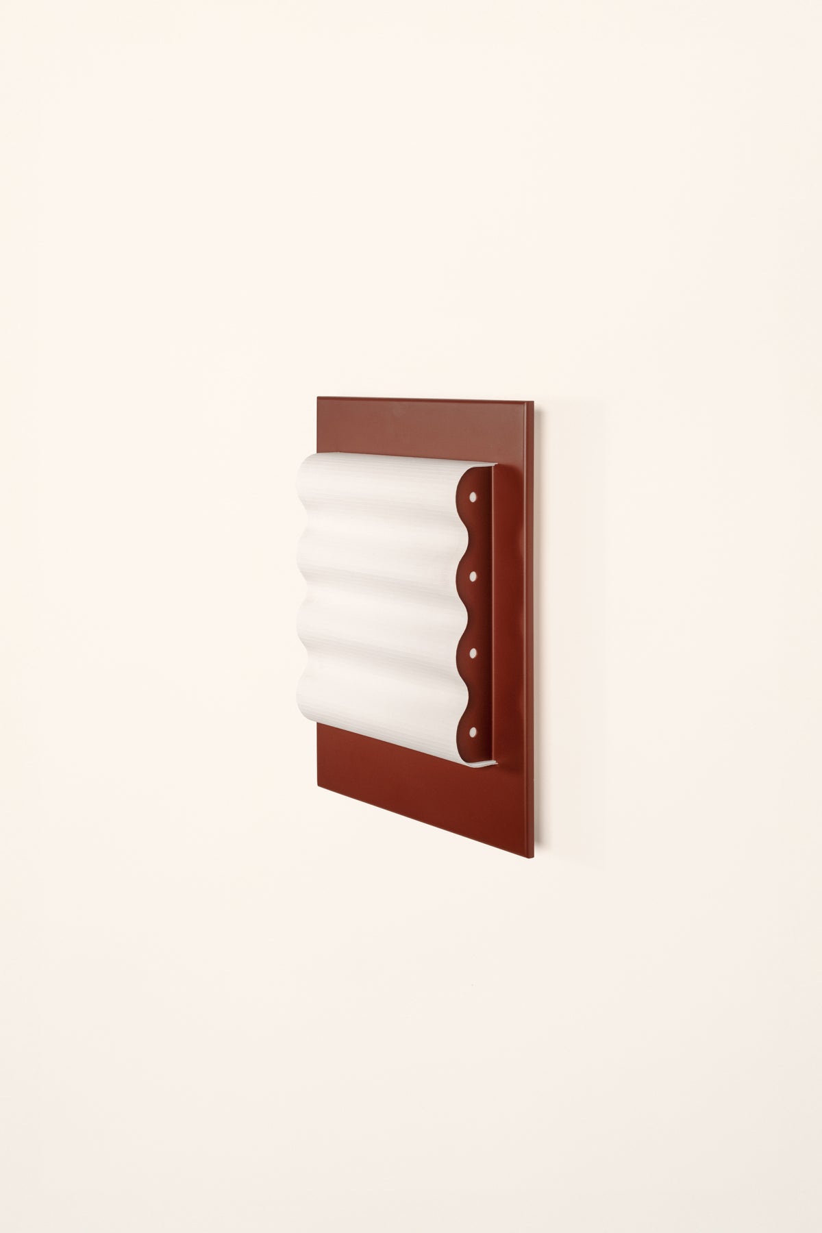 Frame Brun S wall lamp, wavy white diffuser profile view