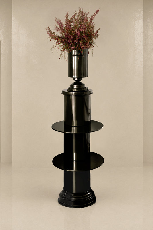 Amphora Mini Vase Holder in Varnished Aluminium - Black Glossy — side angle