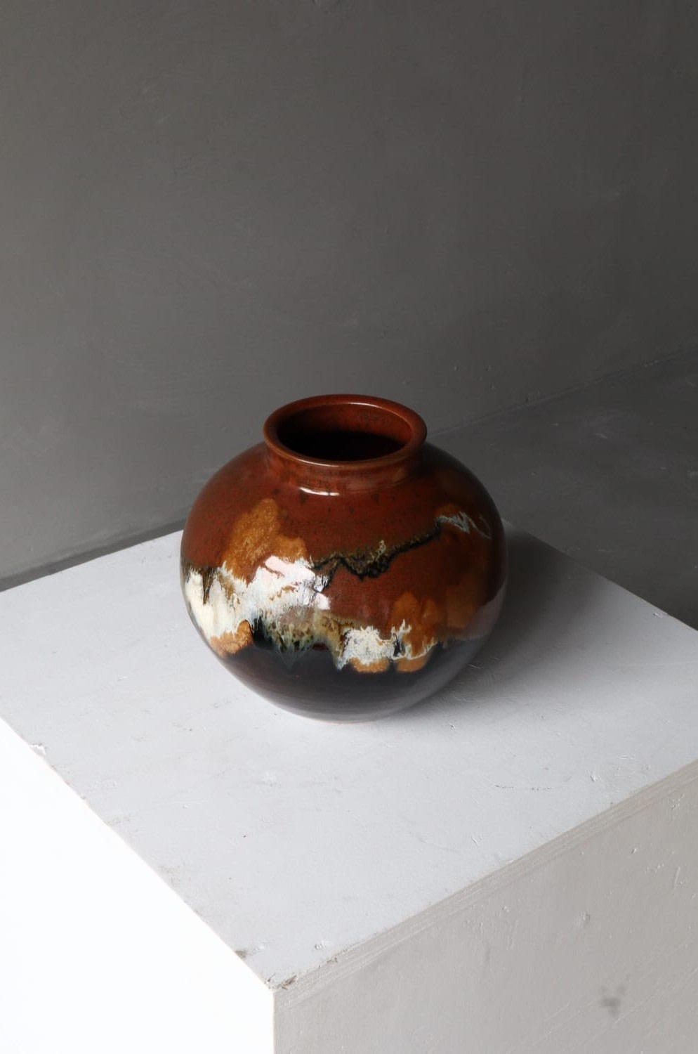Leo Martens Studio Ceramic Ball Vase – Netherlands (1981-1985) by Forma Finds | The Oblist