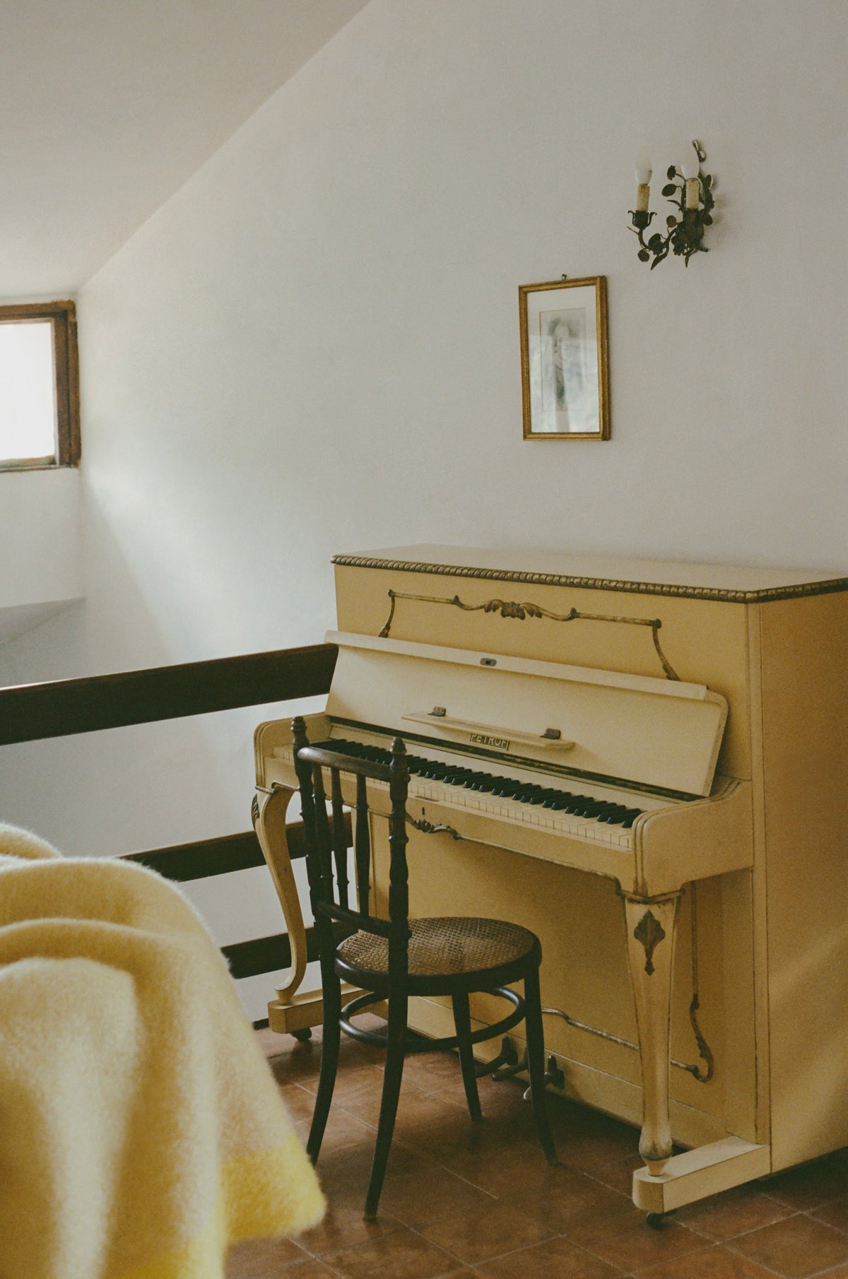 Edition 02 - Brume - Ambre — lifestyle setting