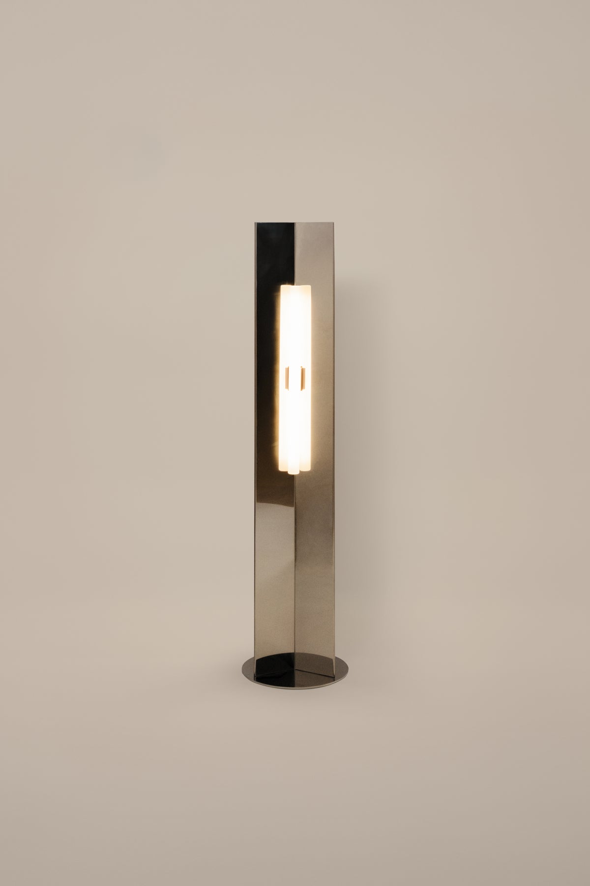 'Arrow 120' Floor Lamp — side angle