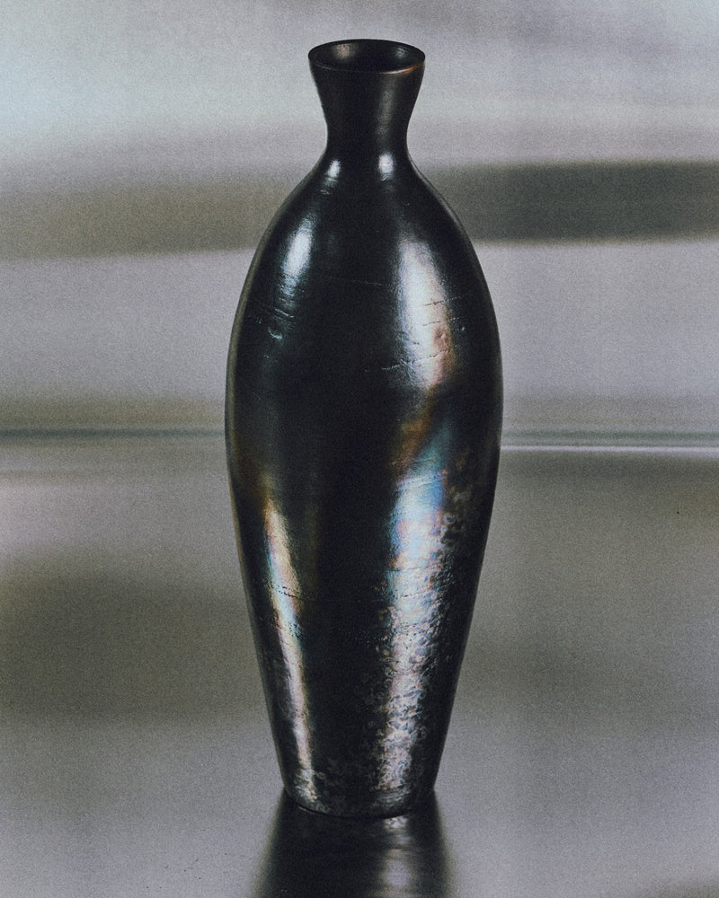 Oleum Vase – Metallic Black Raku by Juliette Pénélope Pépin | The Oblist
