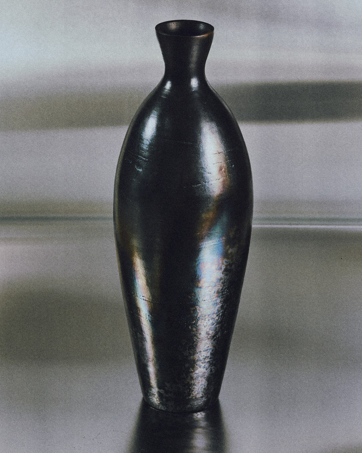 Oleum Vase – Metallic Black Raku by Juliette Pénélope Pépin | The Oblist