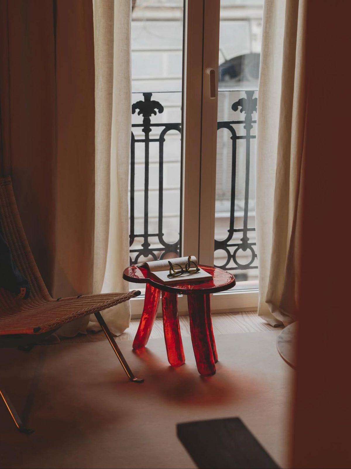 Lung 2.0 Ambar Side Table — red transparent acrylic detail in living room