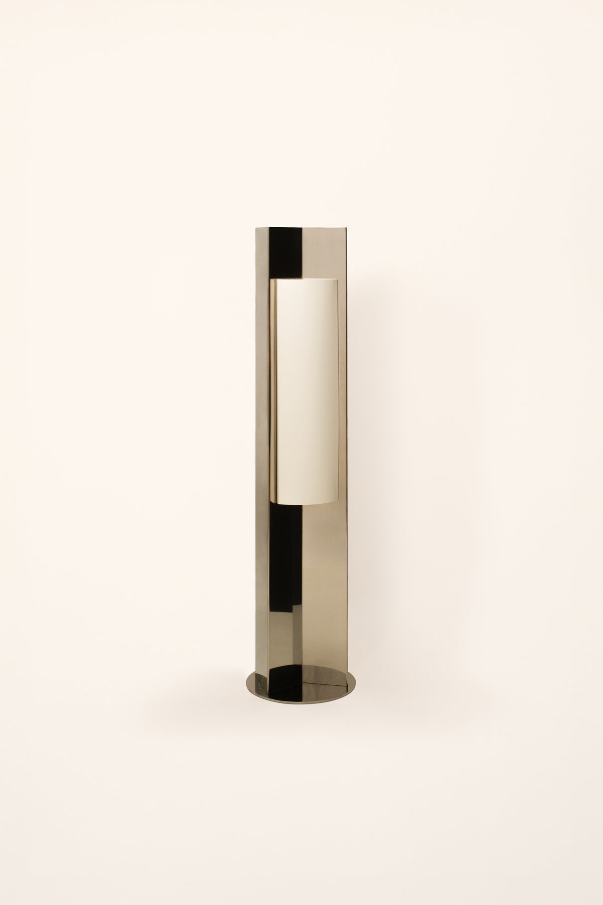 'Arrow 120' Floor Lamp — detail view