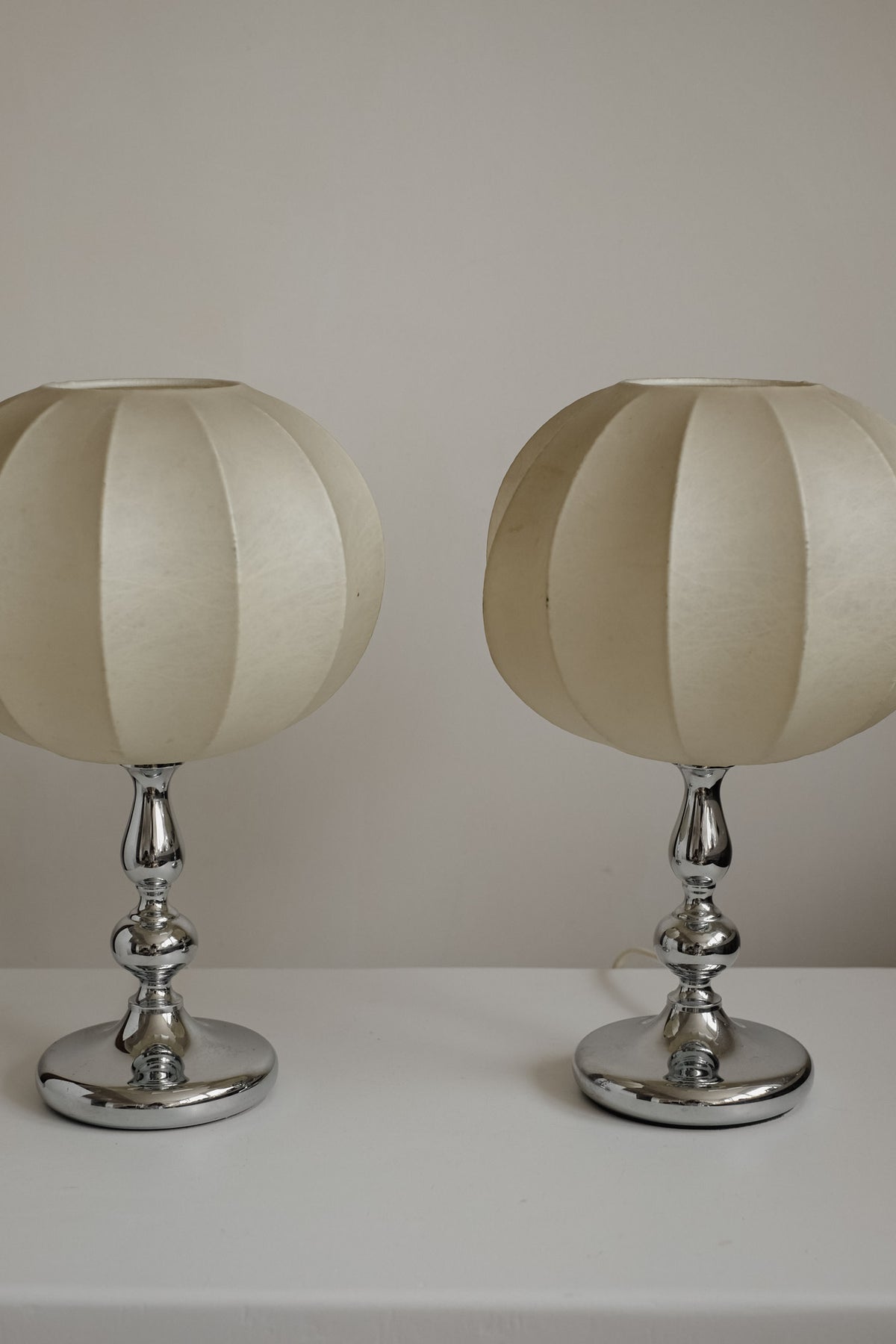 Rare Vintage Mid-Century Modern Cocoon Table Lamps — view 9
