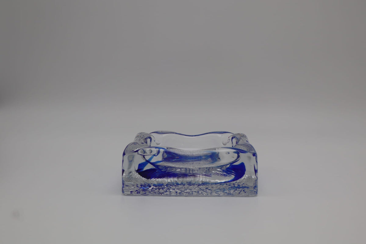 Kristalunie Maastricht cobalt blue glass ashtray side view