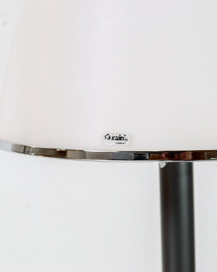 White tabletop detail of Kuala floor lamp with chrome edge trim