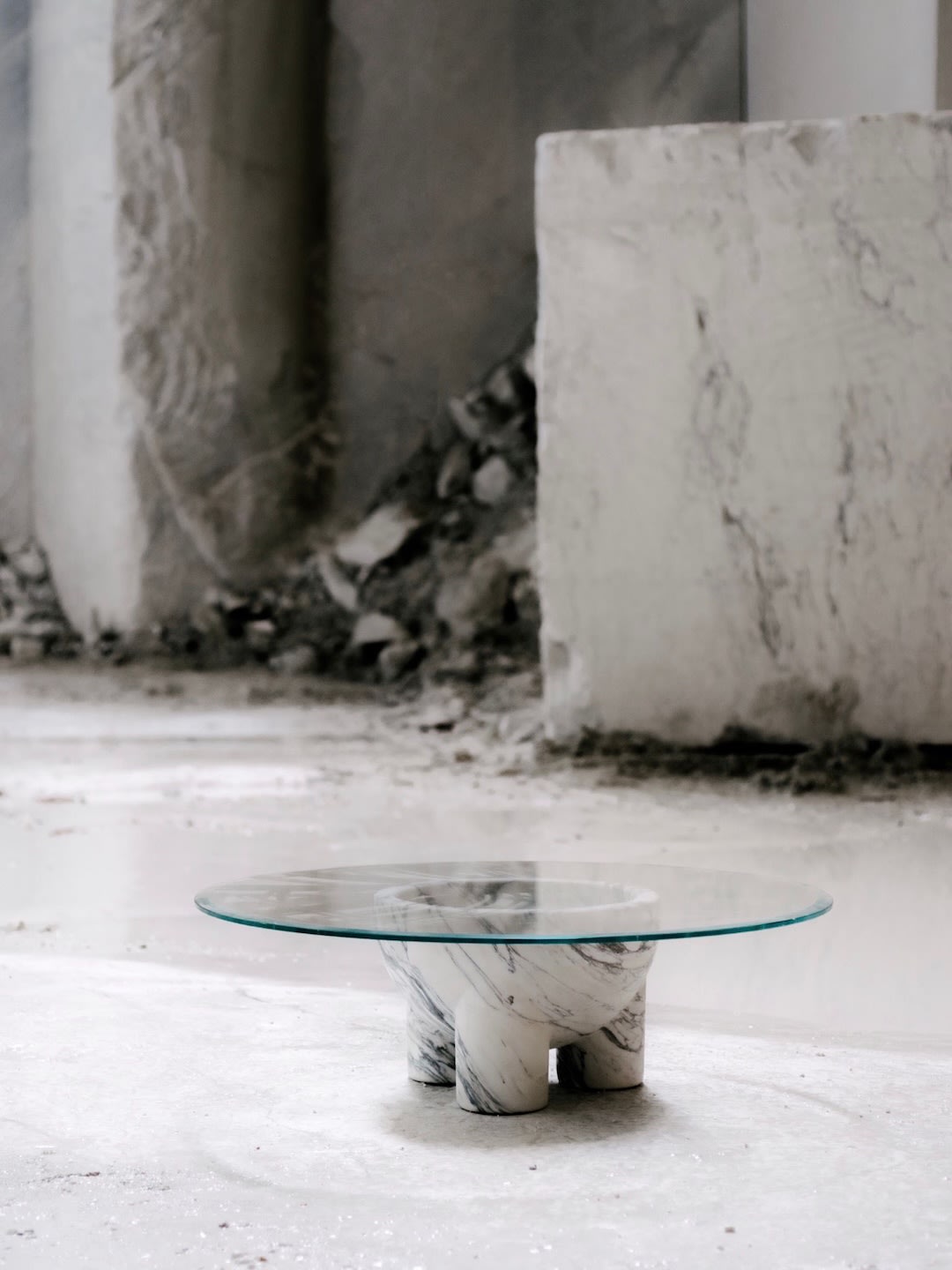 Arabescato marble base detail of tAAAble end table with glass top