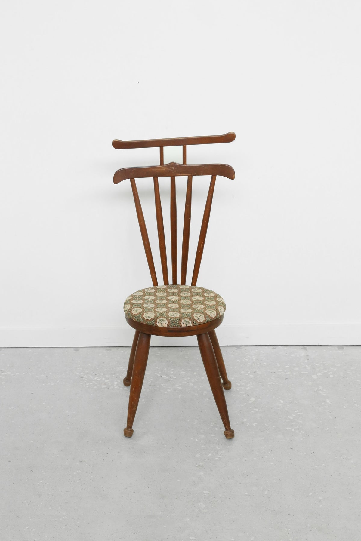 Mid Century Valet Chair — close-up