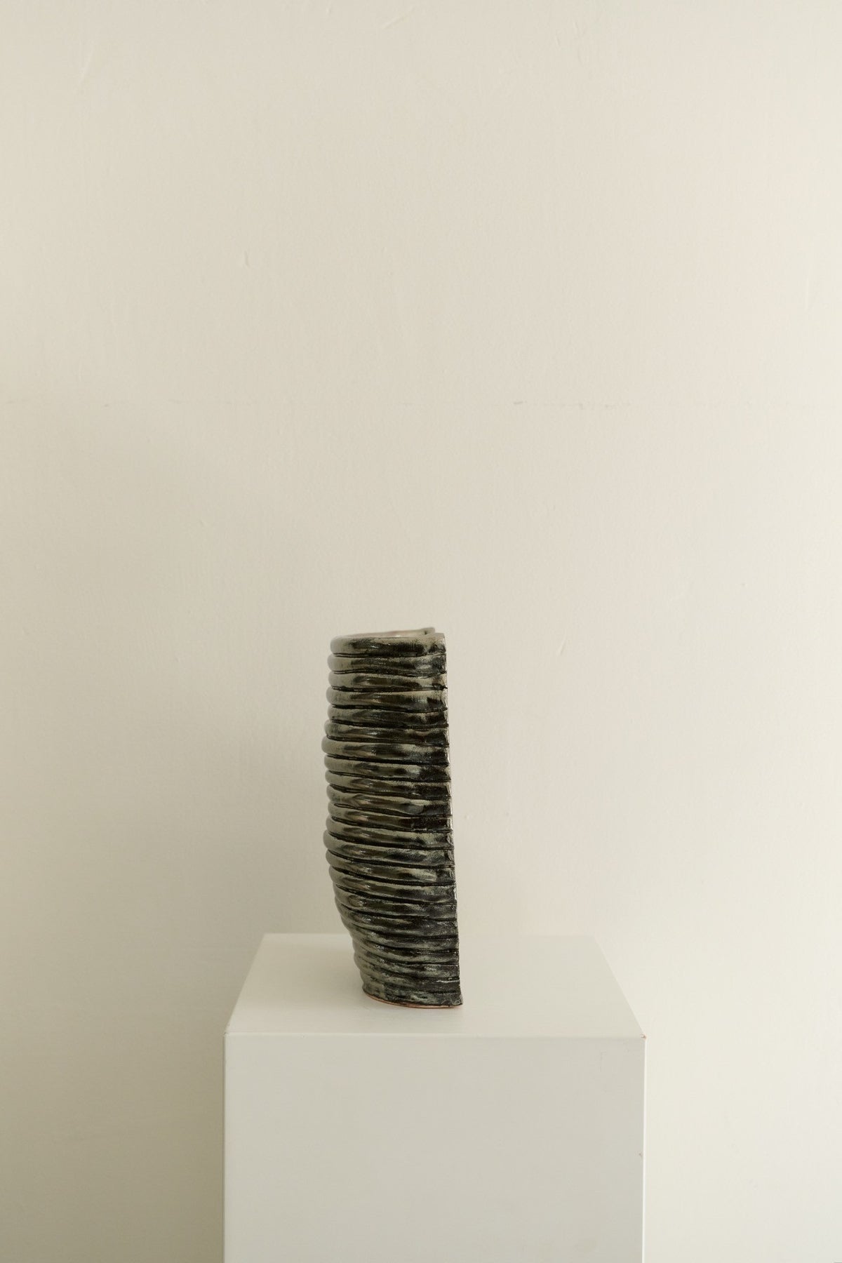 Silver metallic Vase in Stoneware — lifestyle setting