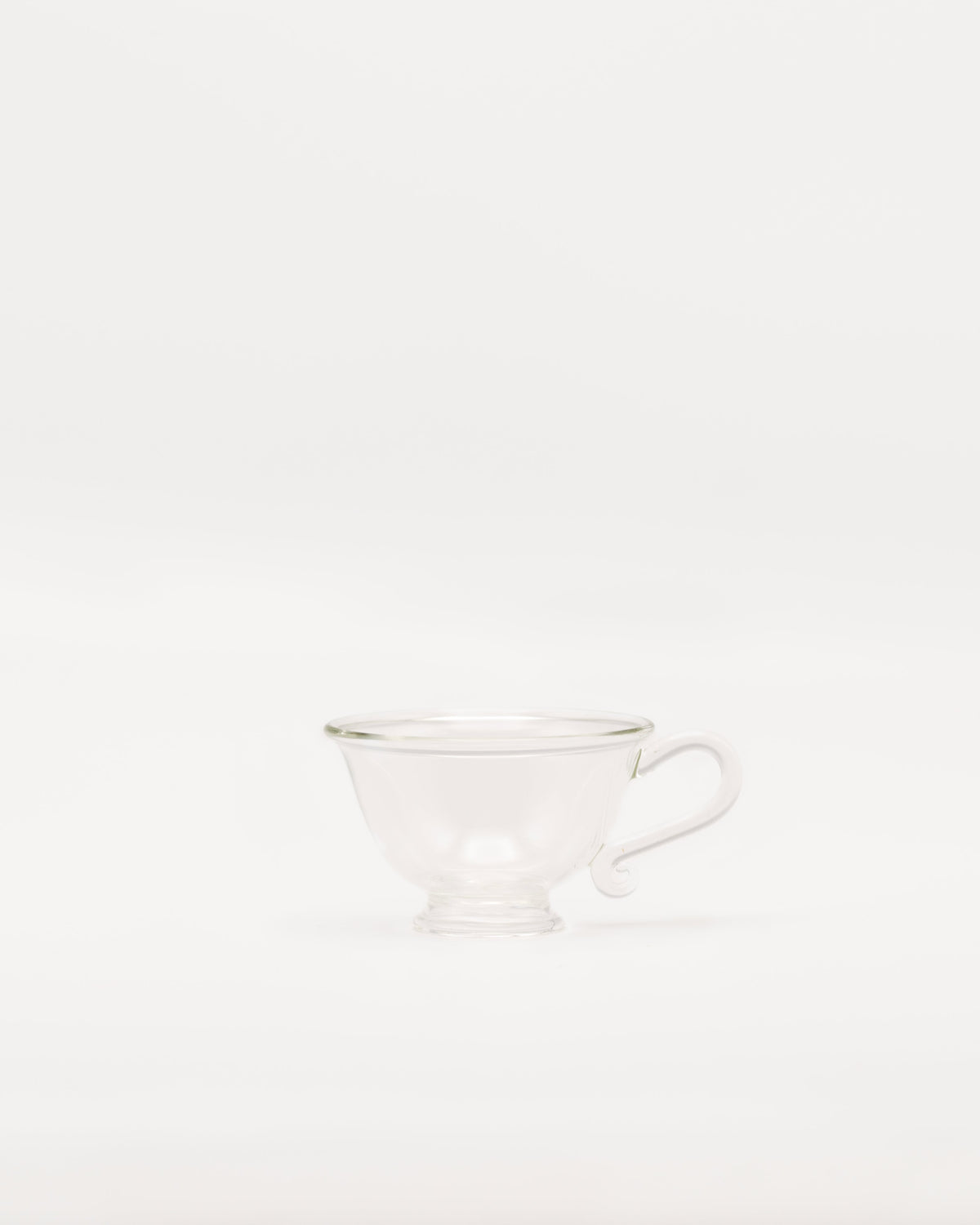 L'Espresso Set — close-up of clear glass espresso cup