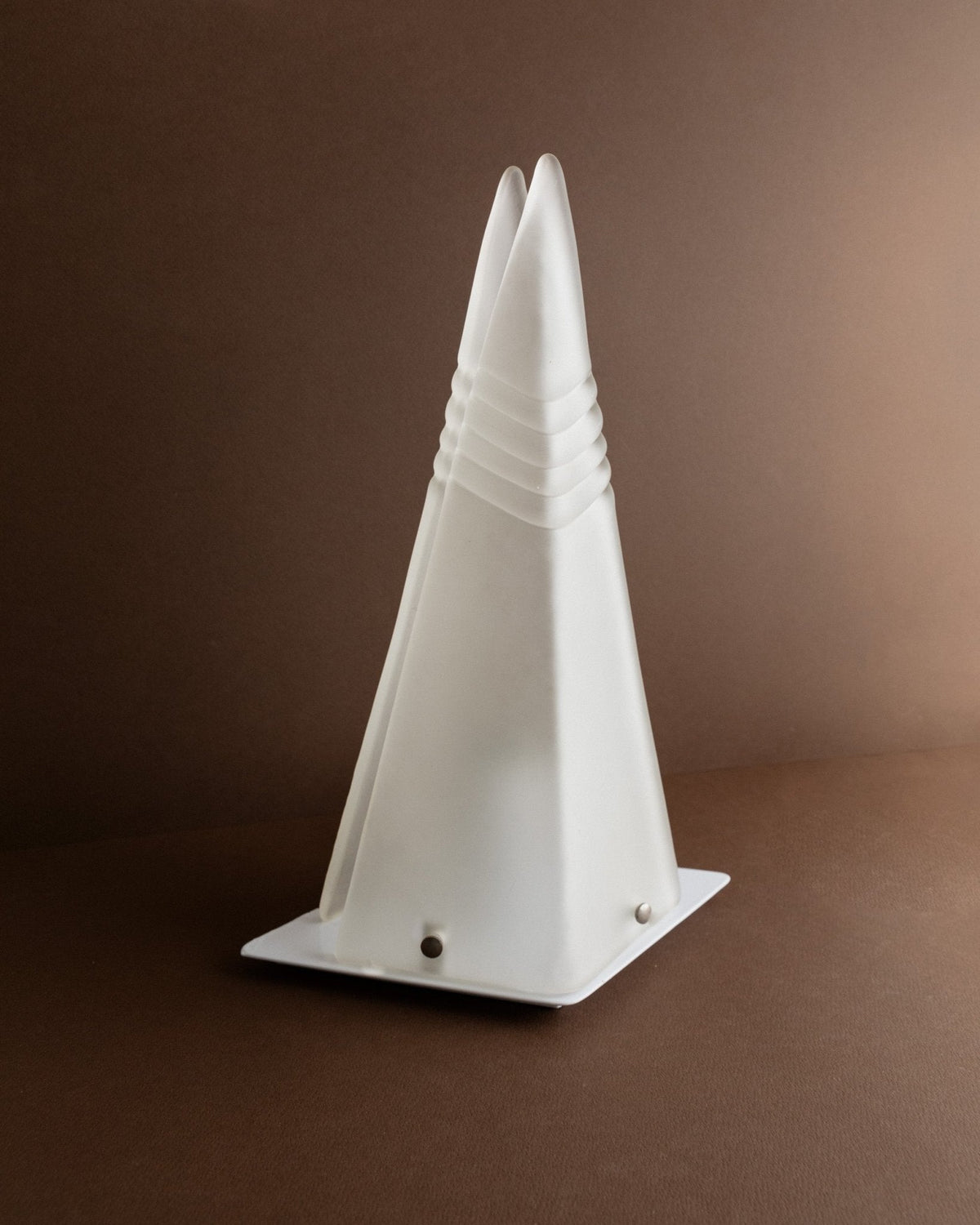 Murano pyramid table lamp in frosted glass - original Space Age Design - Made in Italy - 70s — view 15