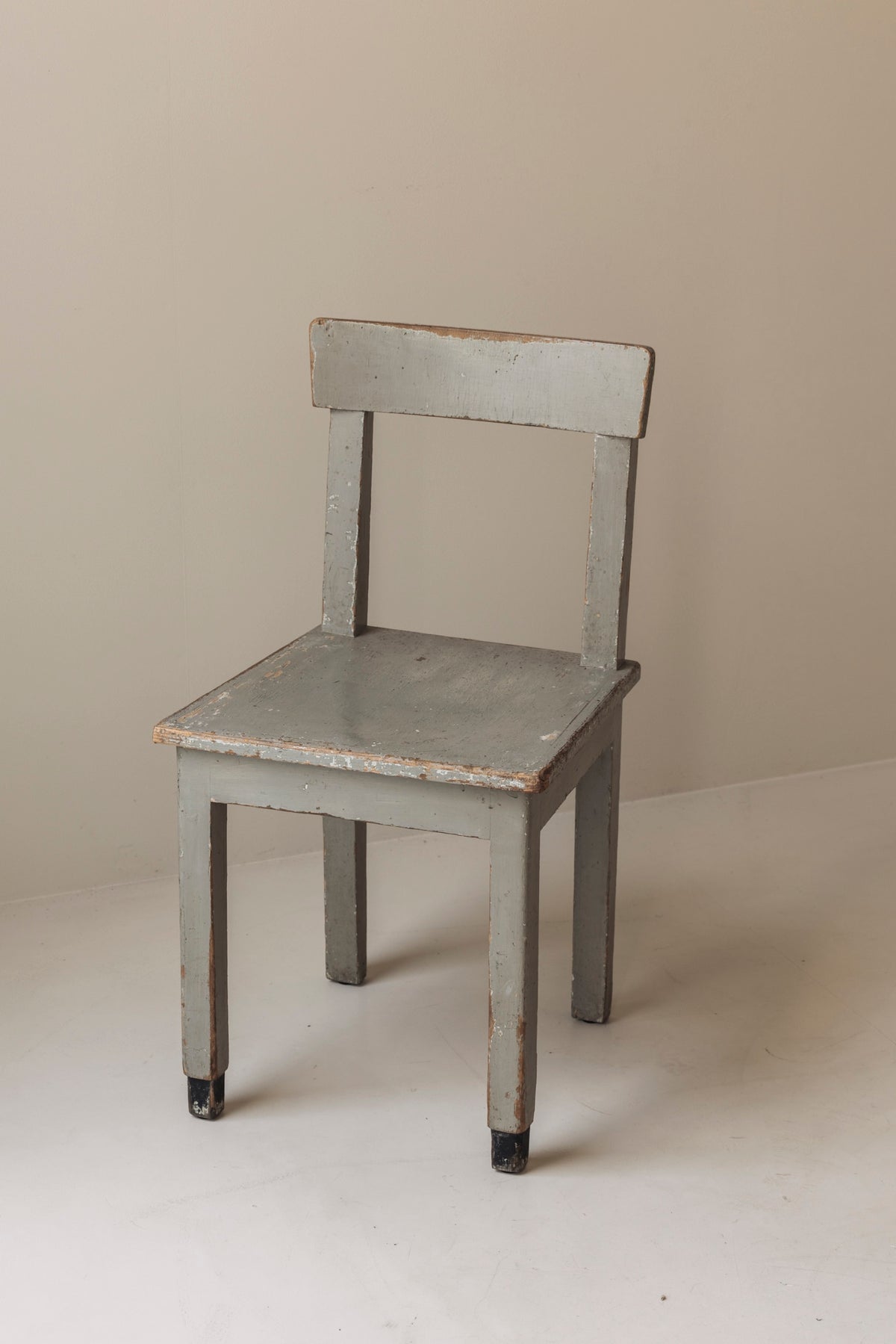 Set of 4 Rationalist Wooden Dining Chairs in the Taste of Giuseppe Pagano, 1940s — in context
