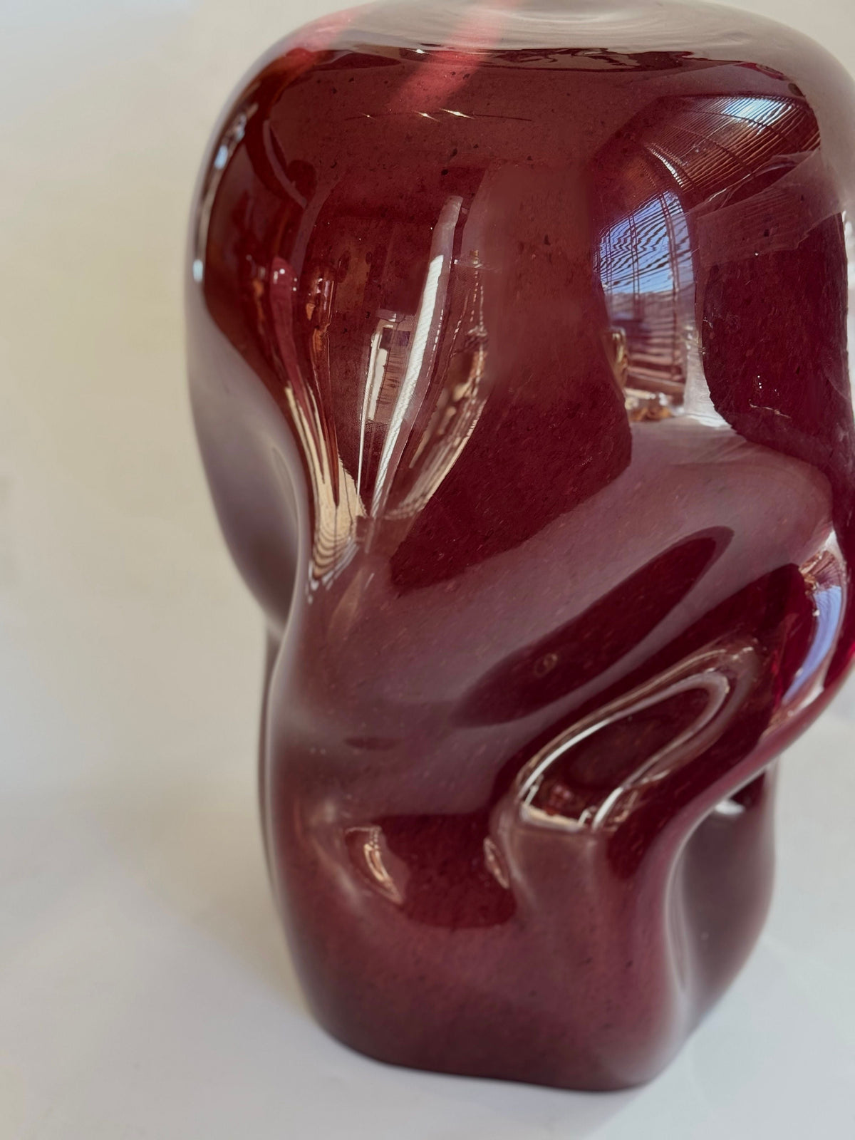 Wave Stool / Side Table VI — close-up of glossy burgundy resin surface