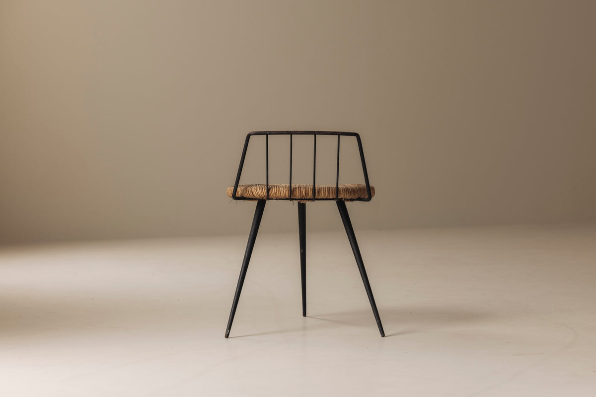 Rare French tripod stool in metal and rush, dating from the 1950s — alternate view