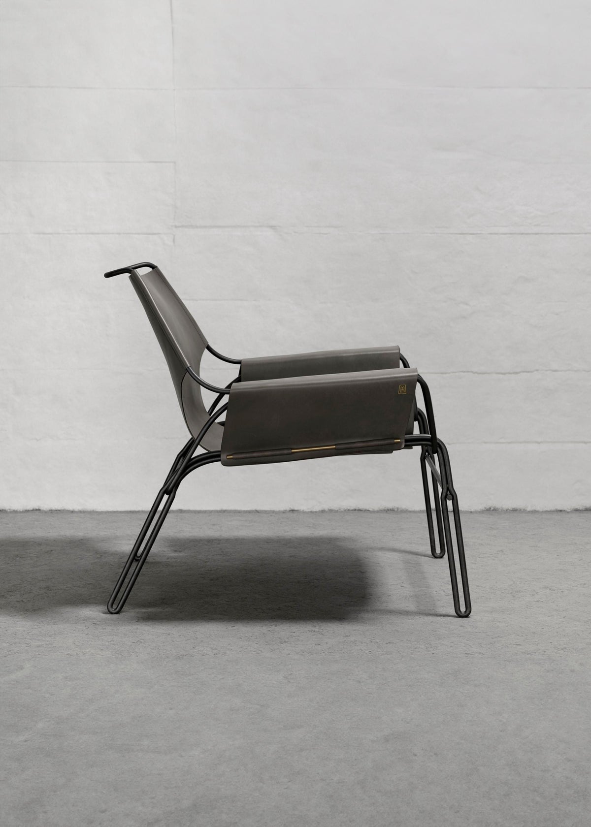 PERFIDIA_02 Olivo Thick Leather Sling Lounge Chair — detail view