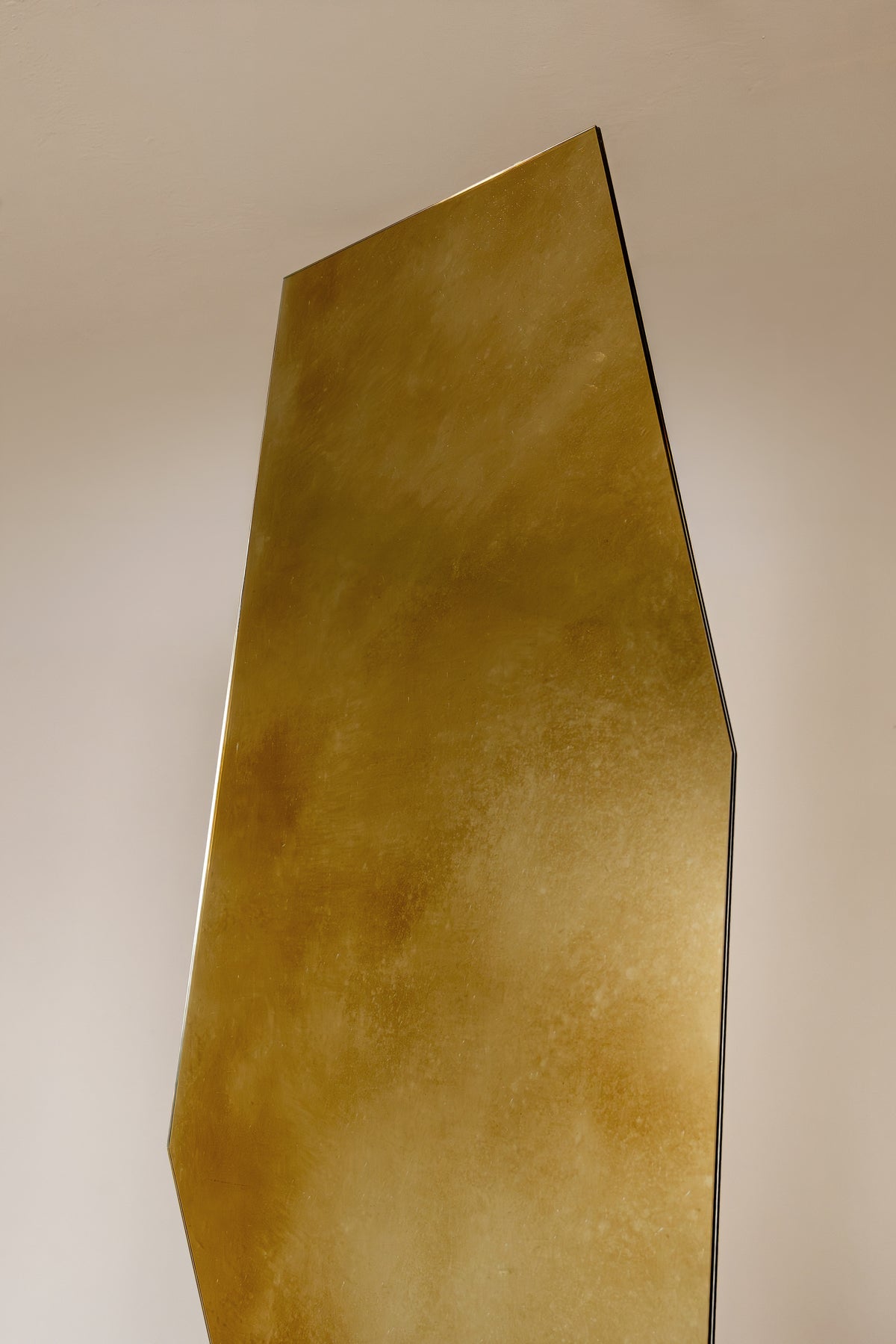 GOLDEN ETNA Mirror - Contemporary Mirrors in Stone — detail view
