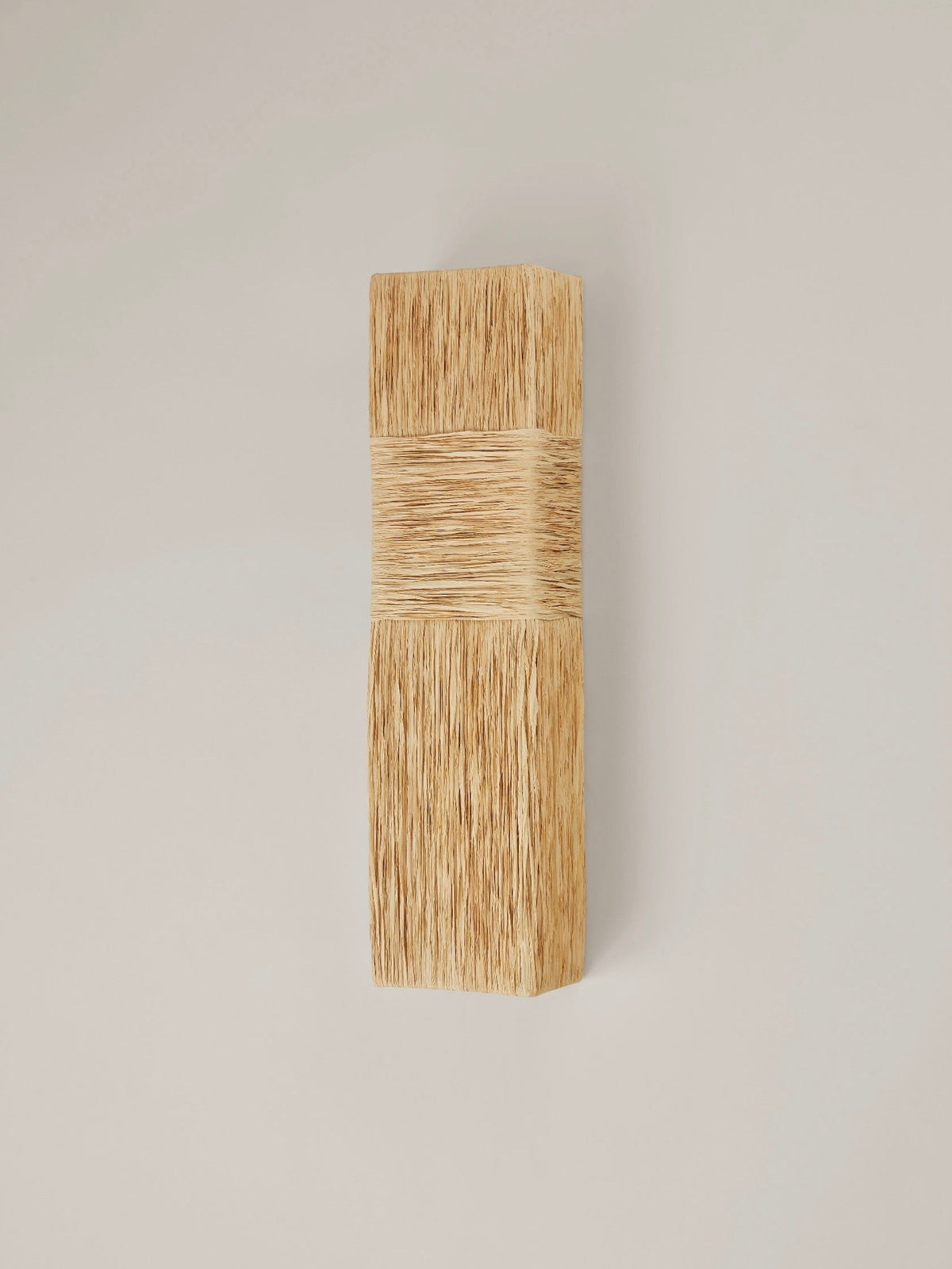 "Eliane" Wall Sconce in raffia — side angle
