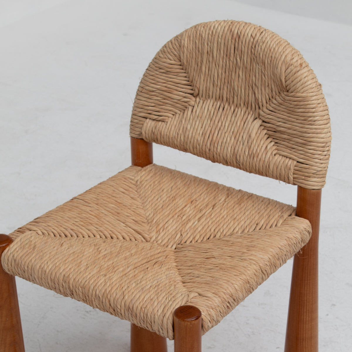 Set of 6 “Toscanolla” Dining Chairs by Alessandro Becchi for Giovannetti — close-up of woven seat and backrest