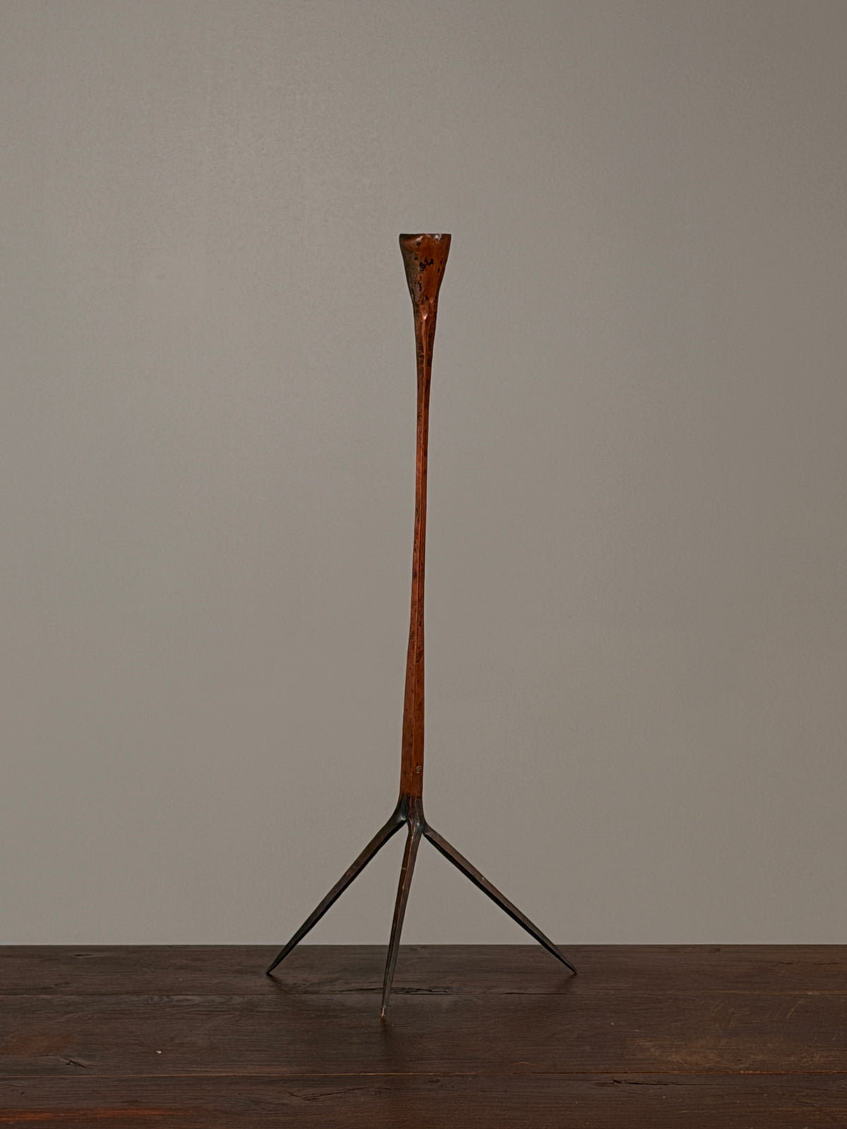 Sculptural brutalist candlestick in copper, in the style of the Marolles workshop, circa 1 by Figuresdesign