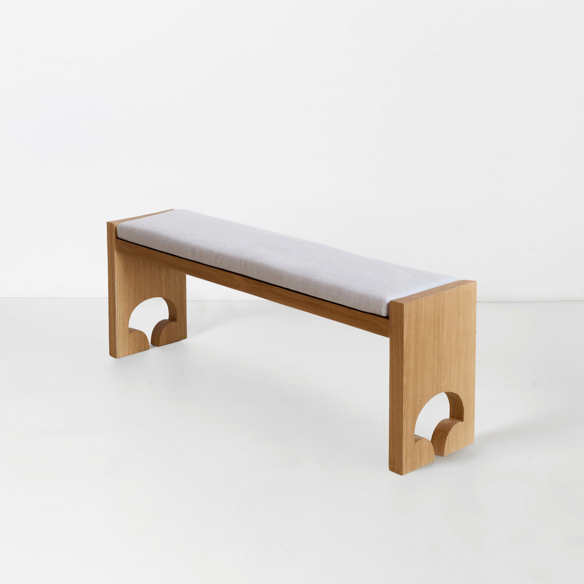 Quinta Bench — side angle