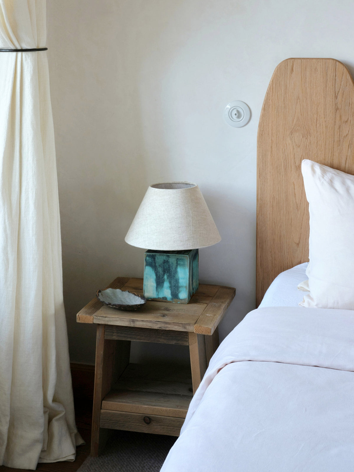 Arouca - handmade blue ceramic table light — close-up