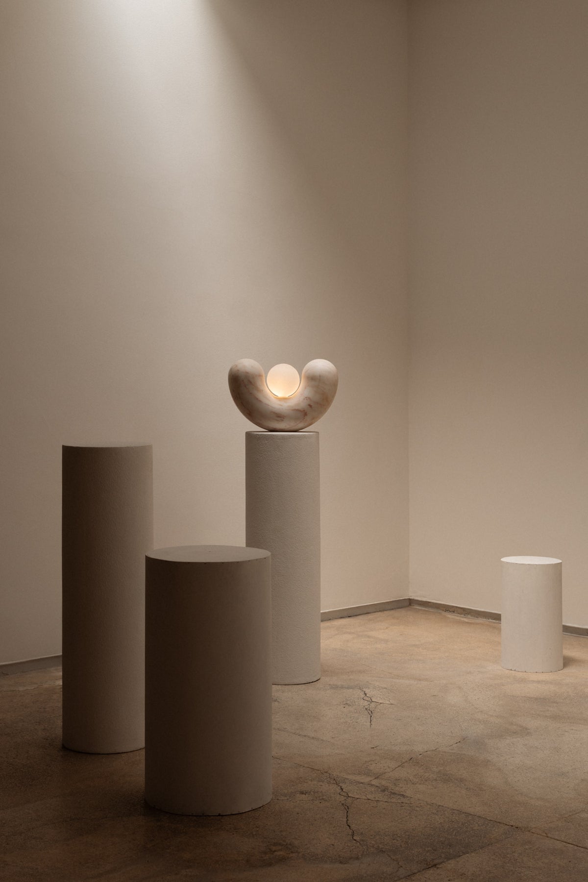 Lamp in Marbel Estremoz and Travertine - Collection — side angle