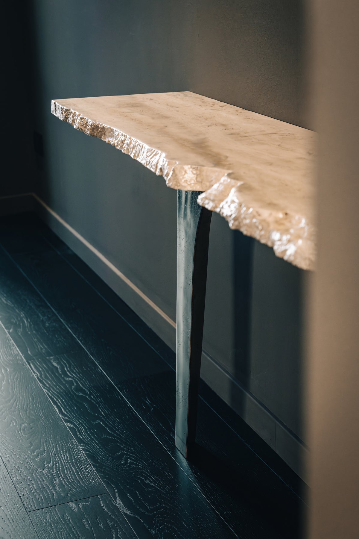 ANDREW Console - table in Metal and Brass — detail view