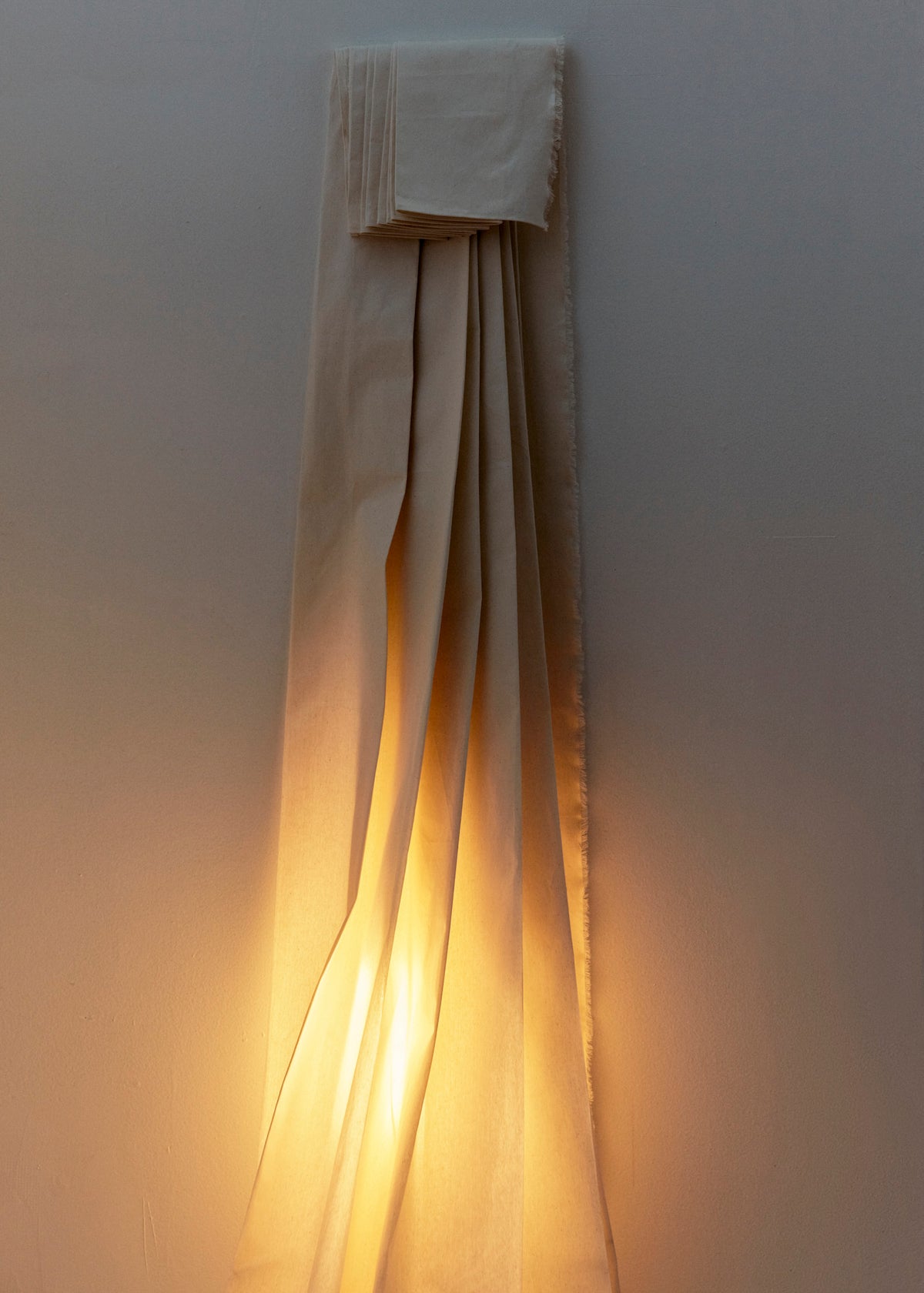 Sculptural Light - ORA IV — fabric lamp with warm light in modern setting