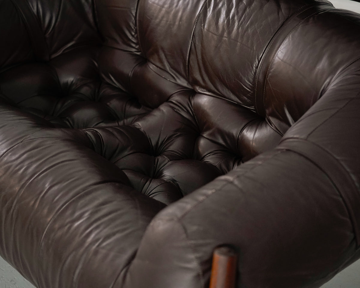 MP-81 2-seater Sofa by Percival Lafer for Lafer MP — close-up of brown leather upholstery
