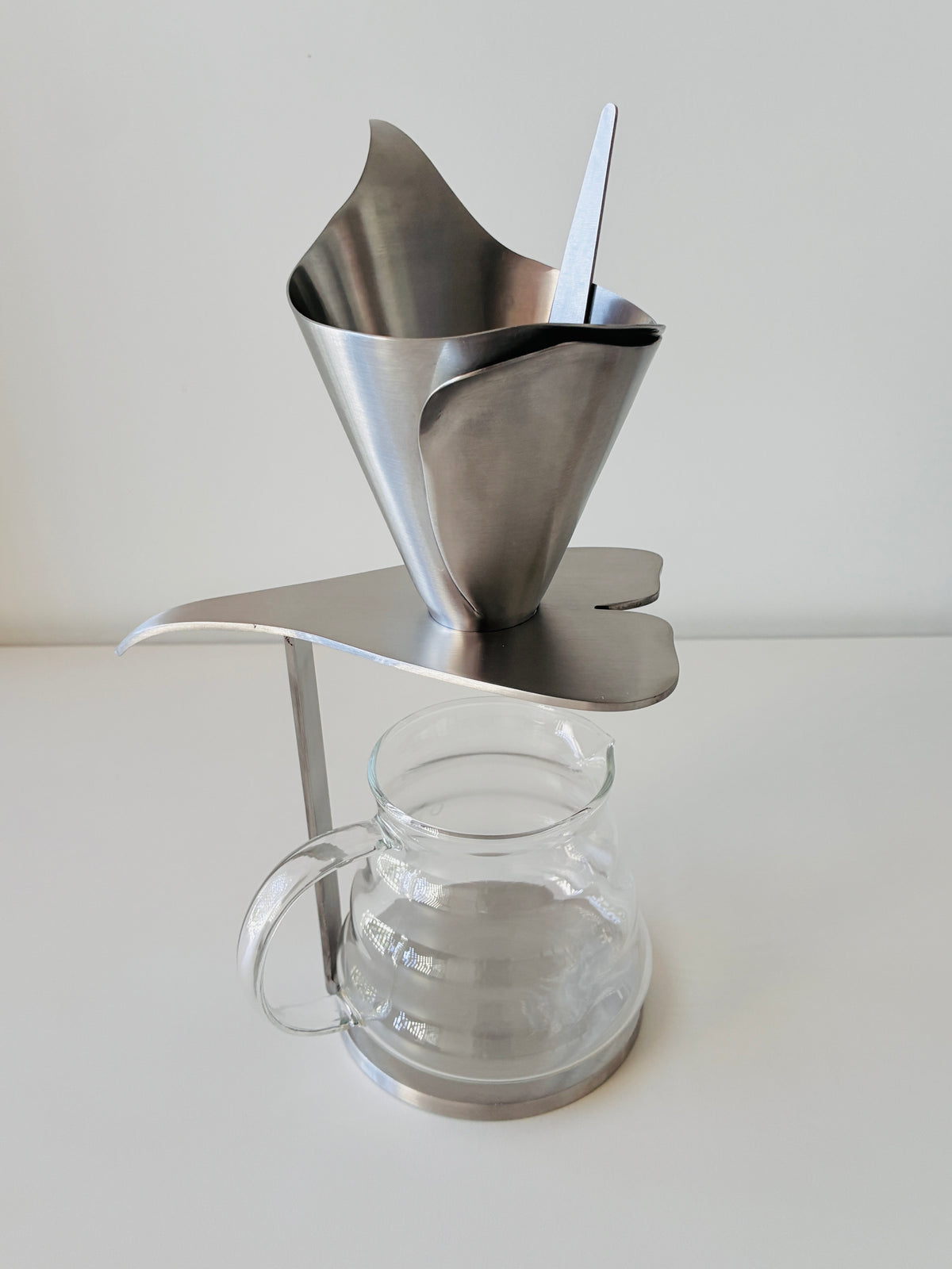 Mary Pour Over Coffee Brewer by HT. | The Oblist