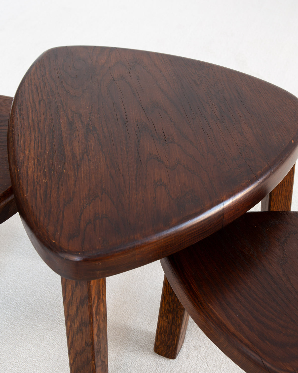 Set of Three Oak Brutalist Nesting Tables, Netherlands, 1970s — top view of triangular oak surface