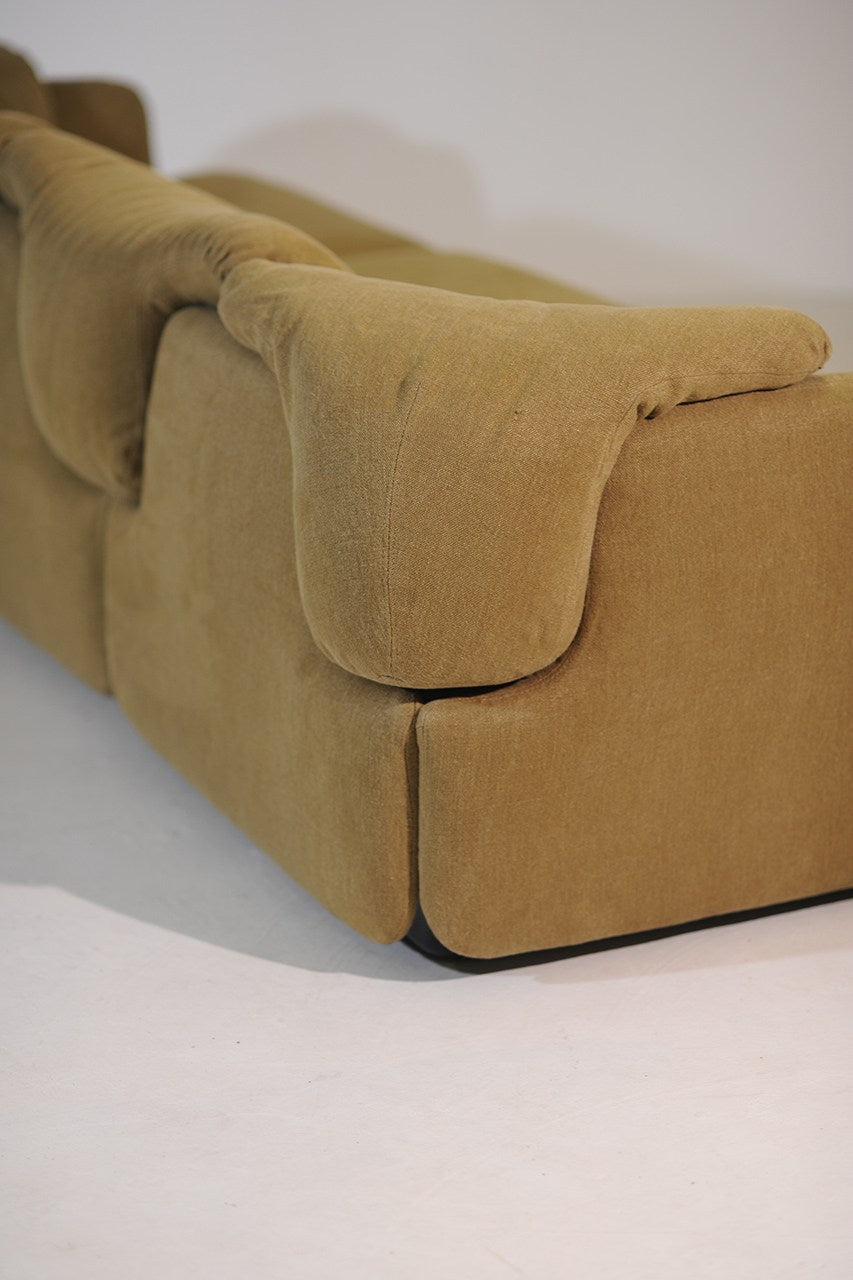 Alberto Rosselli for Saporiti Confidential 3-Seater Sofa in Olive Linen, Italy, 1970s — in context