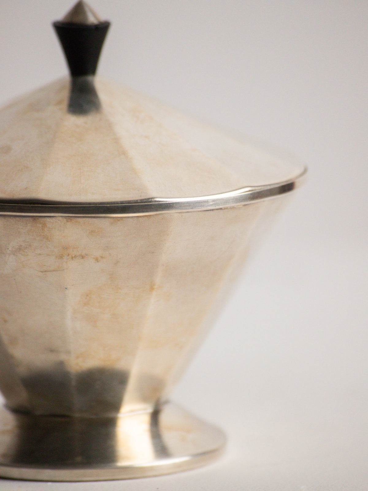 Wellner Faceted Conical Lidded Sugar Bowl in Silver-Plated Alpacca, German Art Deco, 1930s — view 10