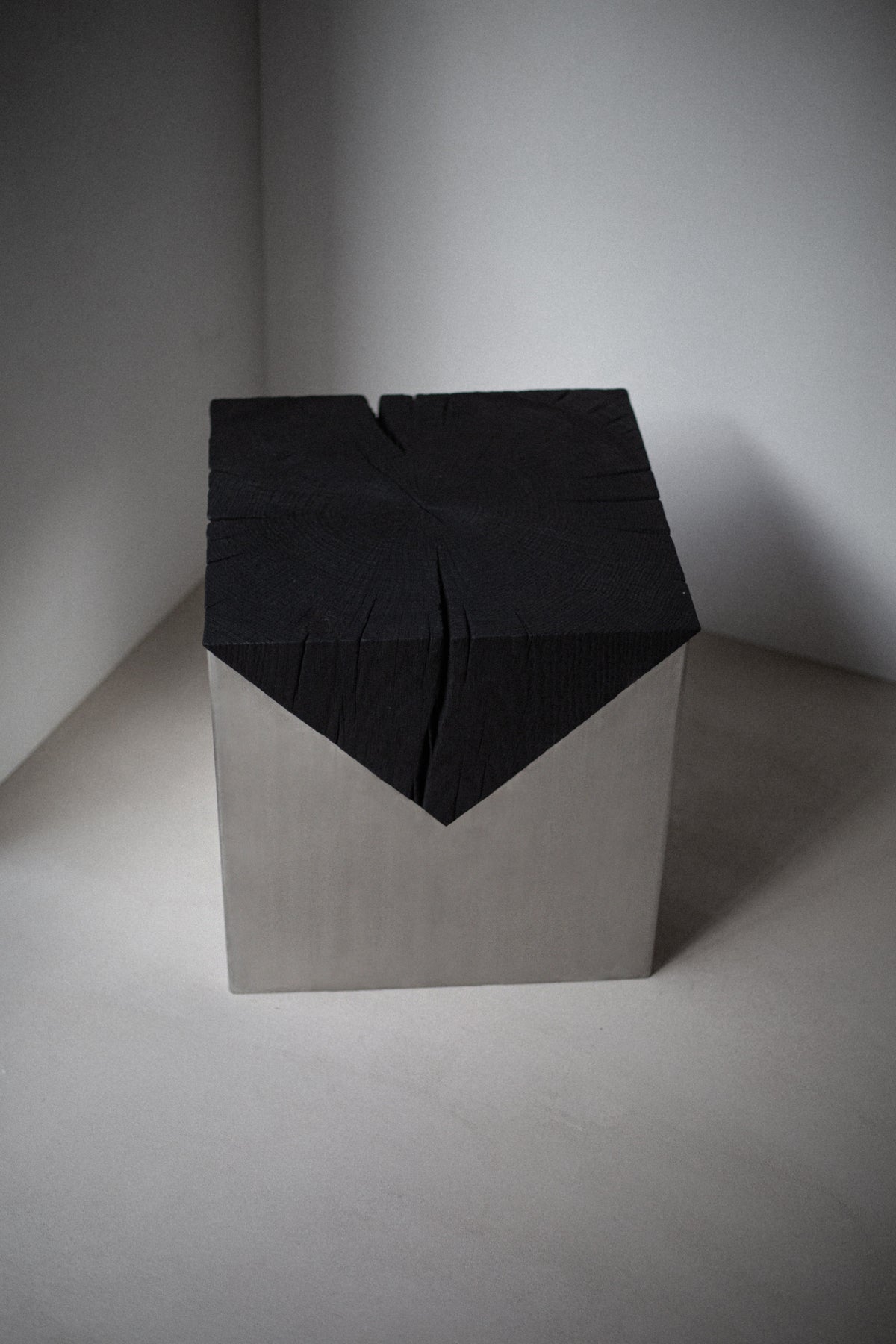 SIDE TABLE ( 07 ) — close-up