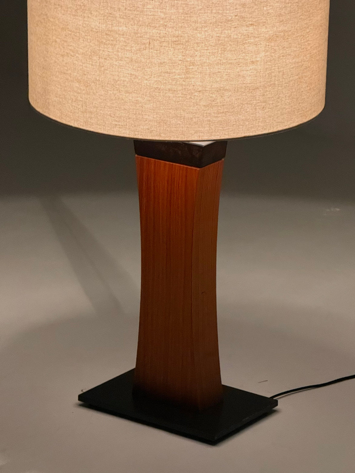 Italian Mid Century teak table lamp — view 10