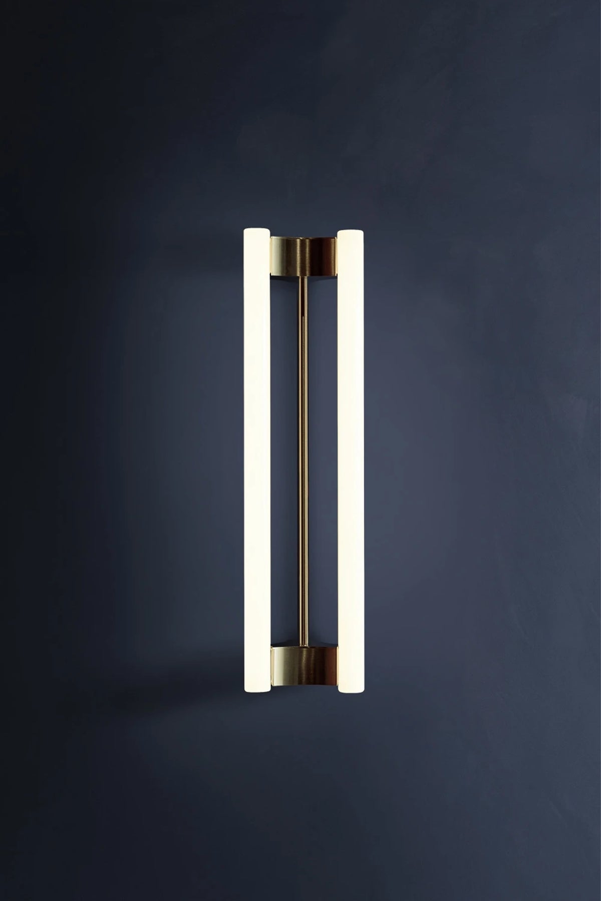 LIA WALL SCONCE 50 — close-up of modern brass and glass design