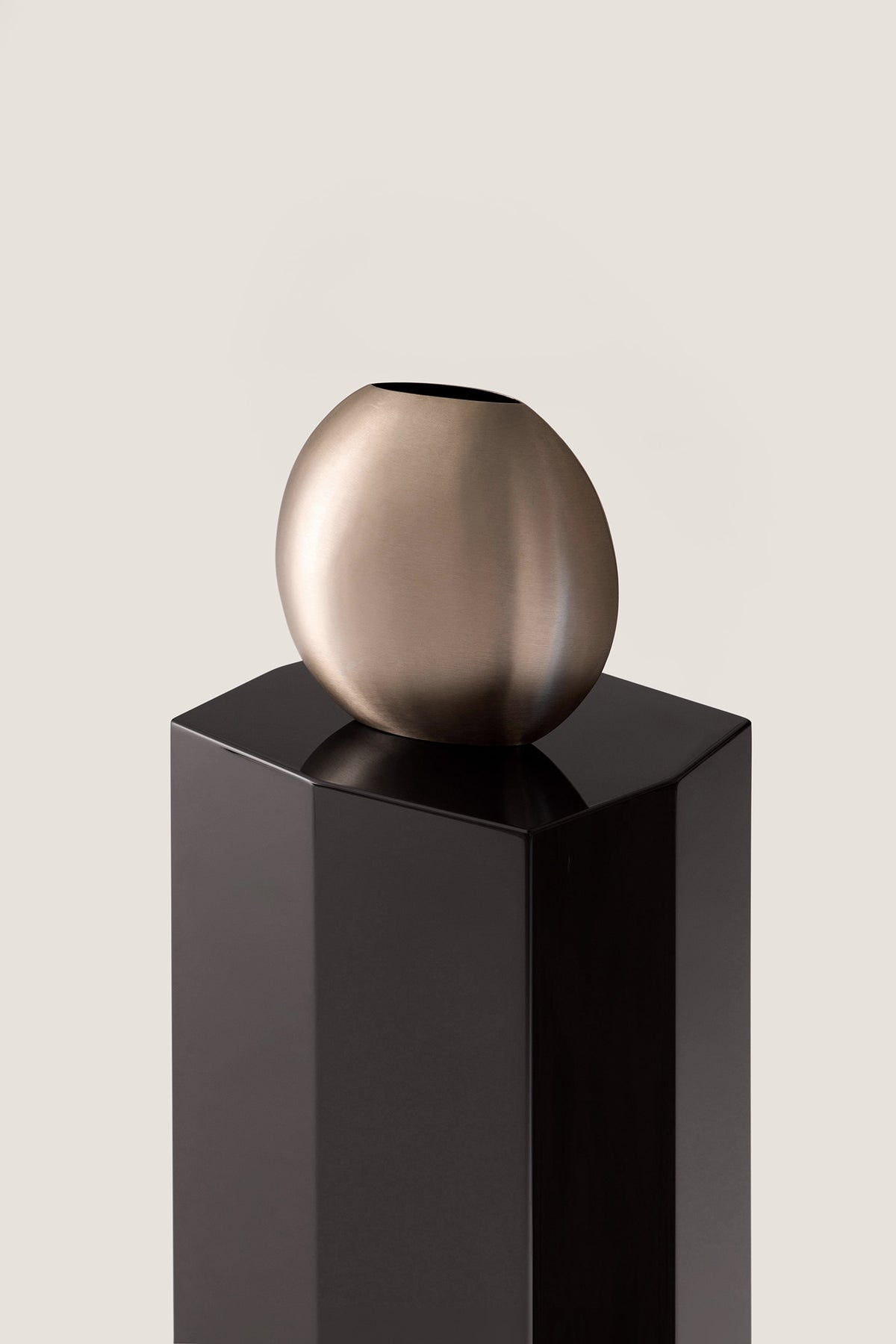 'Ame II' Lacquer Pedestal — view 9