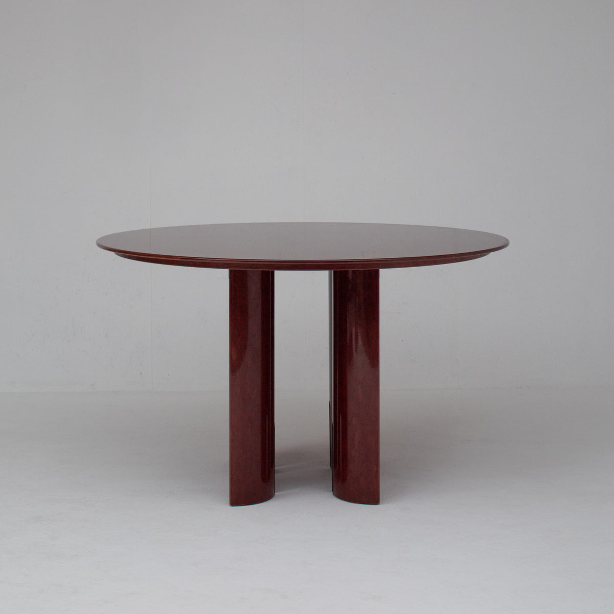 Round Dining Table by Giovanni Offredi for Saporiti Italia — lifestyle setting