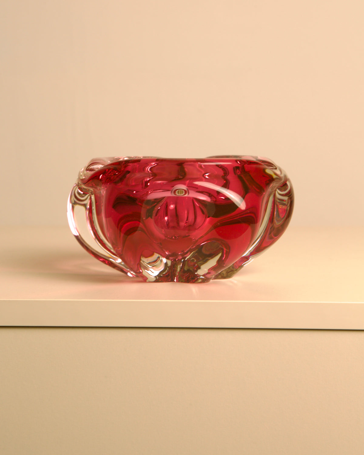 Dark Pink "Flower" Ashtray in Murano Glass 60's — close-up highlighting glossy glass texture