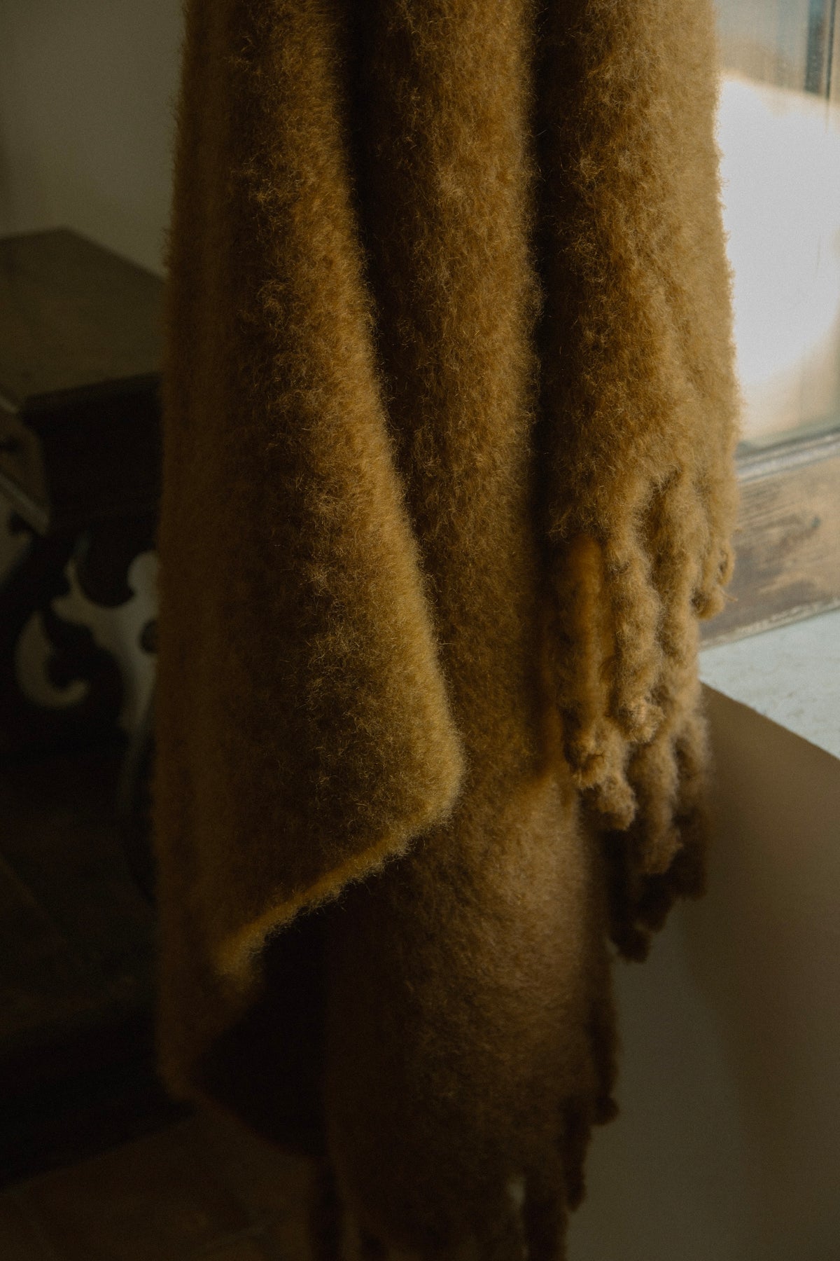 Edition 02 - Brume - Shale — lifestyle setting