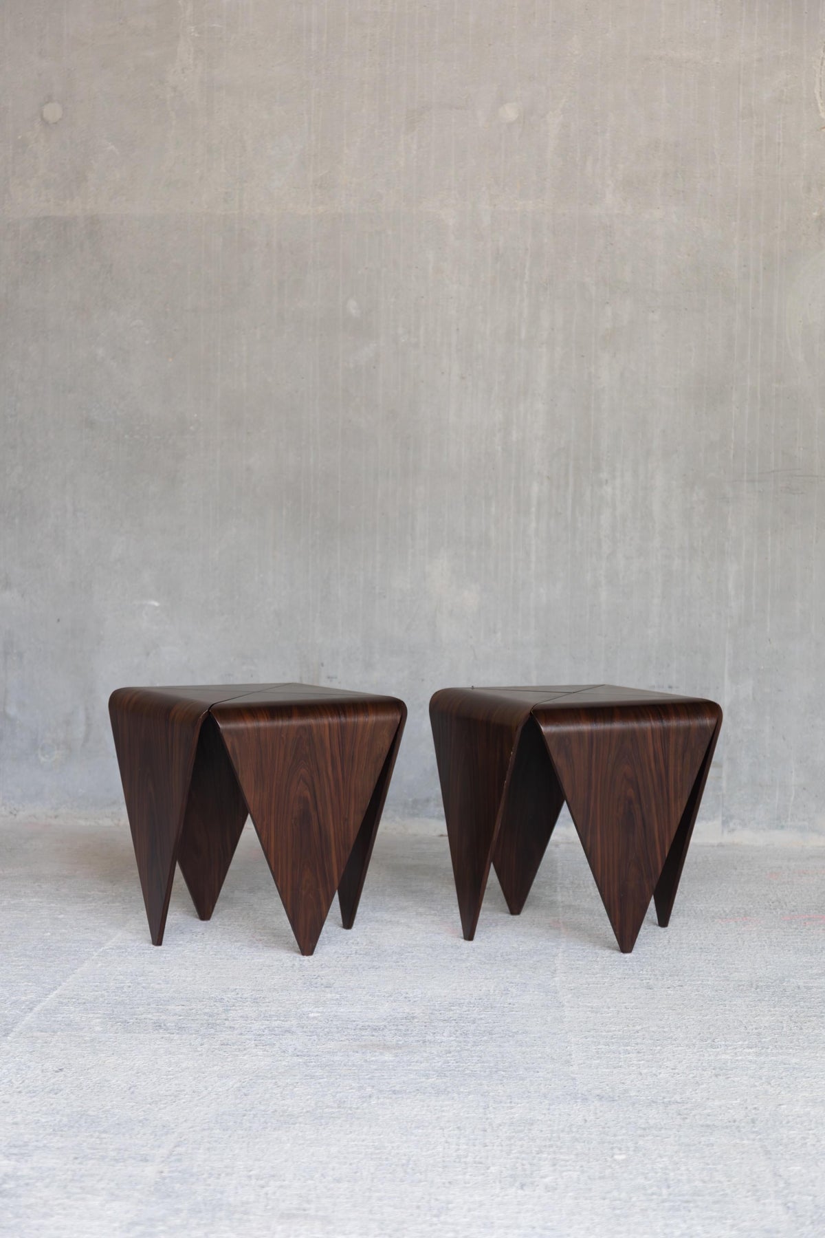 Side Table Petala by Jorge Zalszupin — side angle