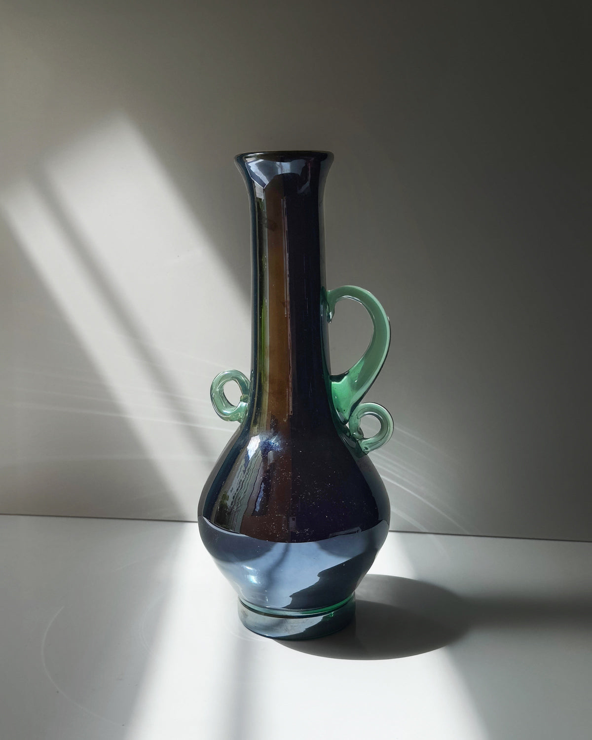 Bohemian iridescent ruby glass vase - Art Nouveau 1910s by Dodo Vintage | The Oblist