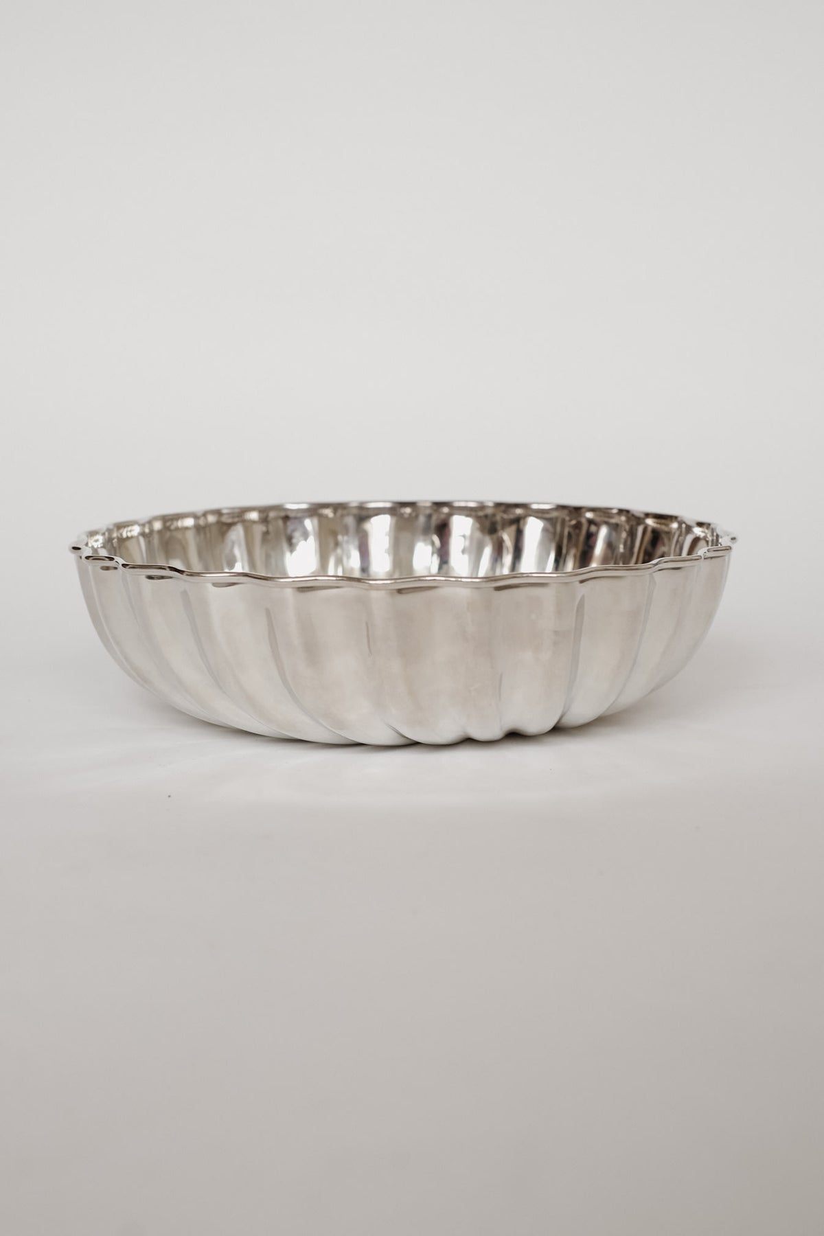 Vintage Guido Galbiati Milano Silver-Plated Shell Bowl — detail view