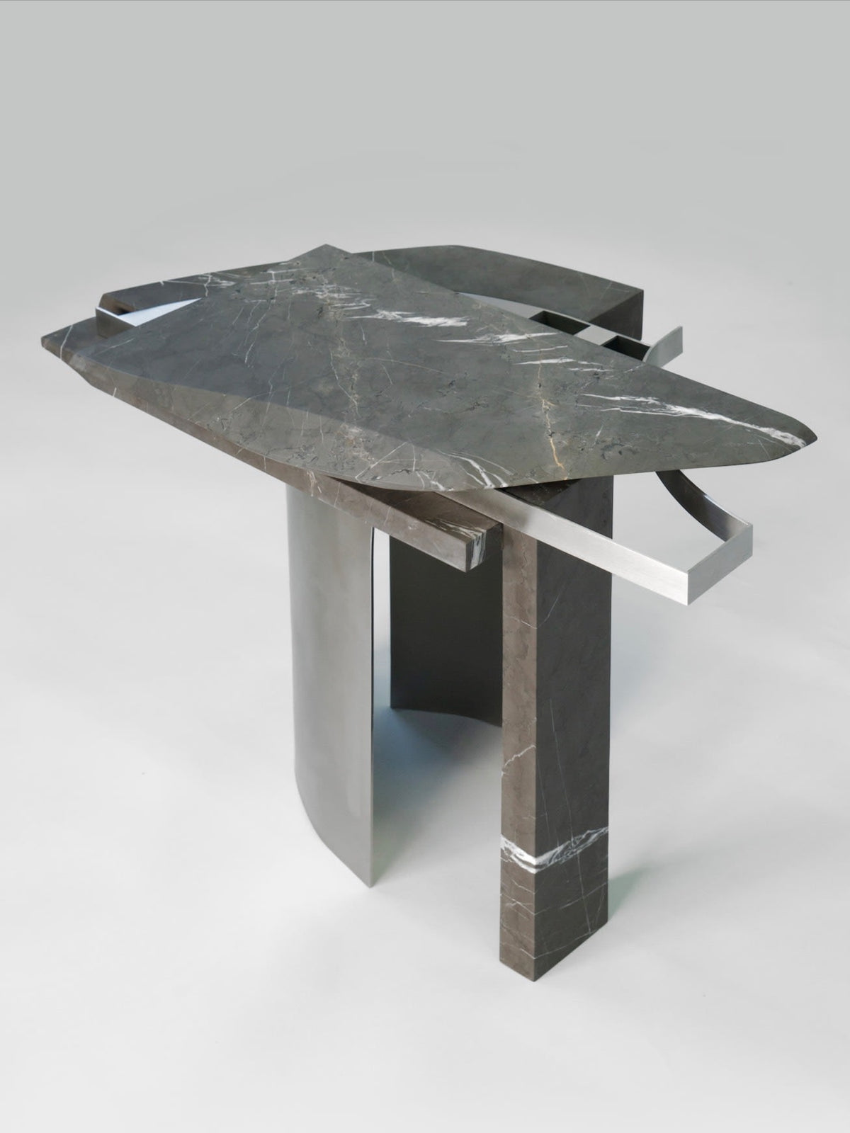 CX4 — Sculptural Side Table. Limited edition 8 + 1 AP by TODOMUTA STUDIO | The Oblist