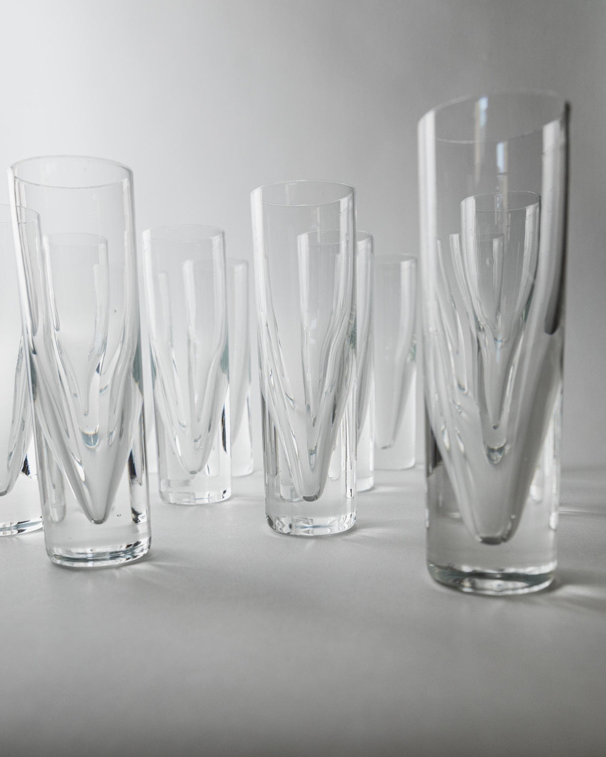 Vintage 1960s Drinking Glass Set of 12, Clear Murano Art Glass Design by Carlo Moretti Model Bullet, Italian Tableware, Elegant Gift Idea — close-up