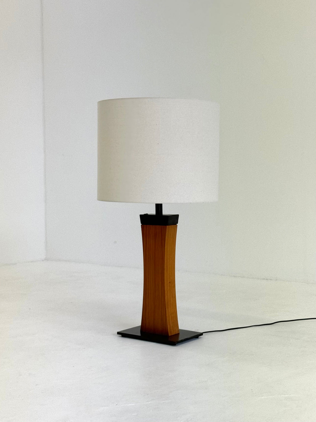 Italian Mid Century teak table lamp — view 14