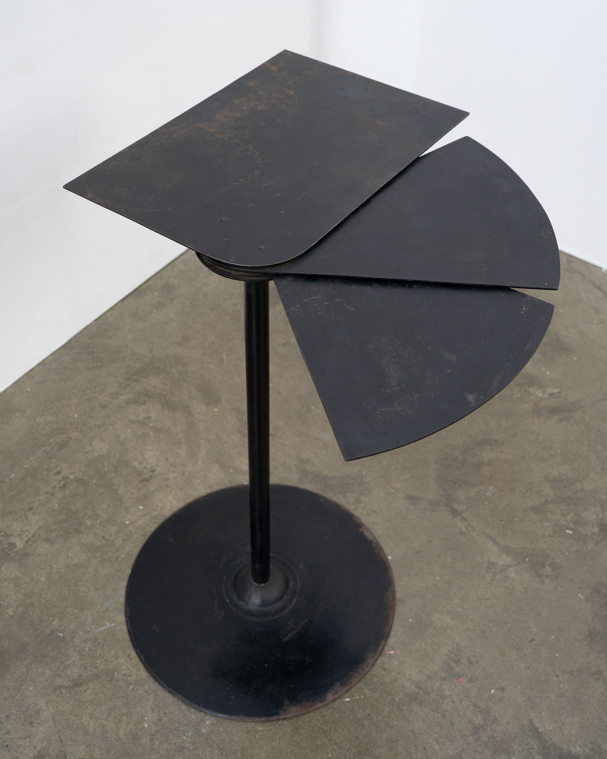 Pierre Chareau Hélice table with rotating black metal segments