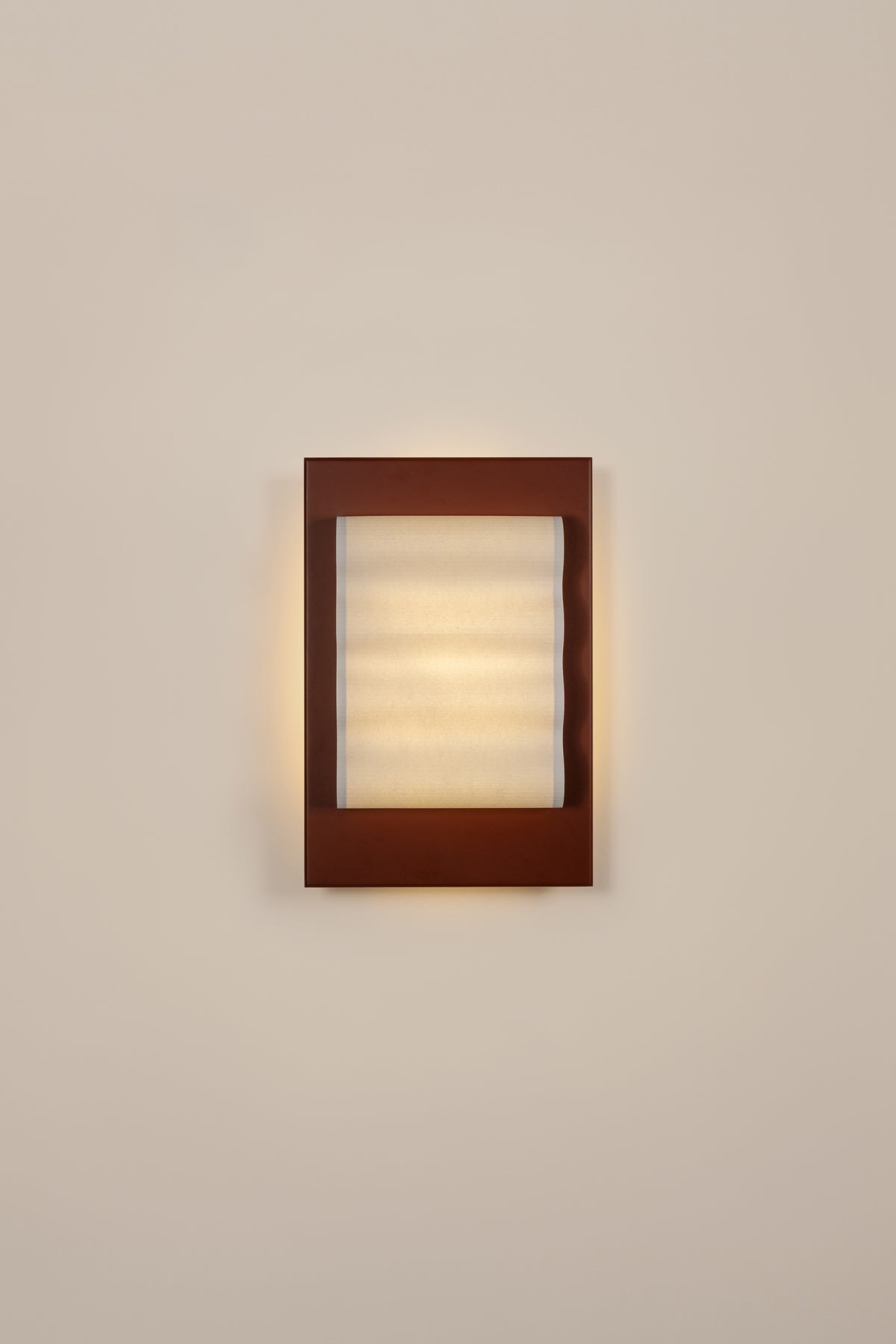 Frame Brun S wall lamp, dark red frame with linen diffuser